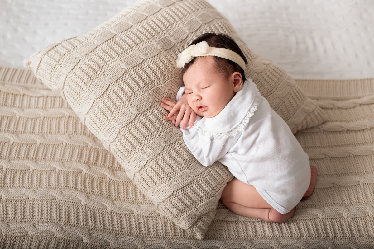 ensaio newborn natural, Maringa, um ensaio mais clean onde o bebê é fotografado de forma segura 