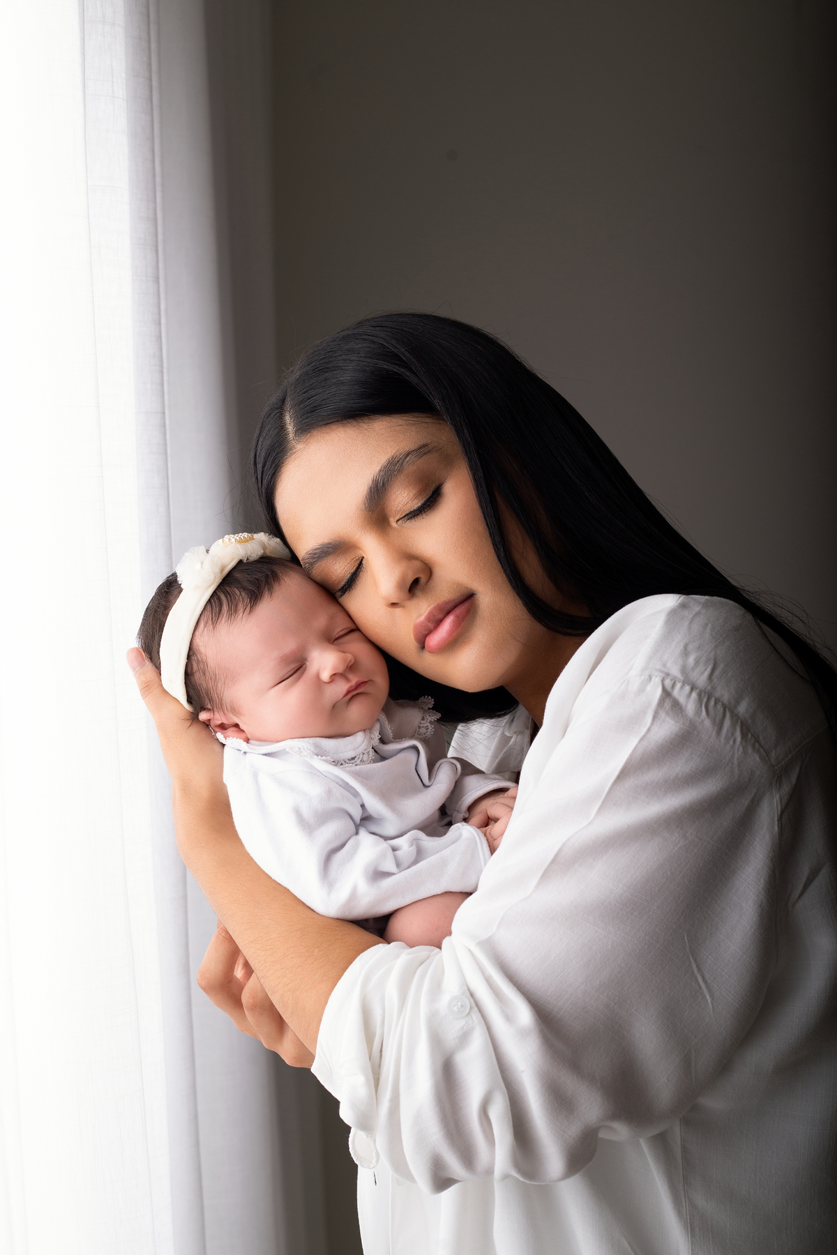 estudio fotografico Maringa, fotografia newborn mãe e bebe, ensaio newborn atemporal, clean 