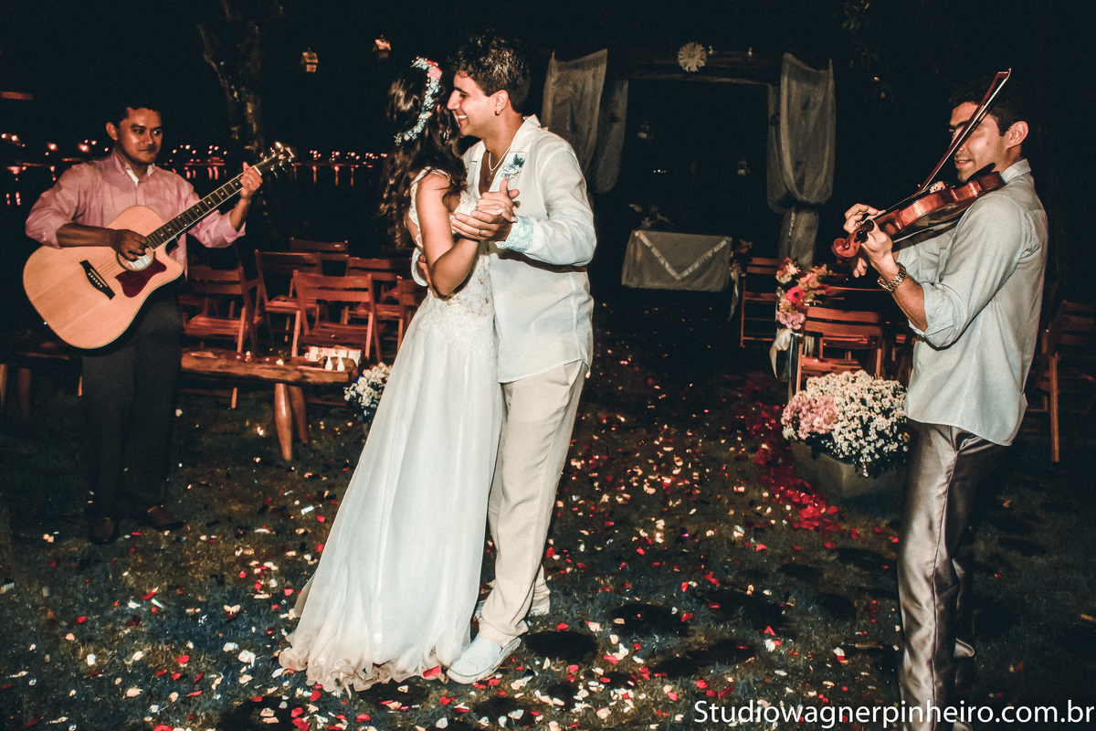 casamento na praia,casamento ao ar livre-wedding day-casamento em mosqueiro-casamento em belem-making of da noiva-making of do noivo-casamento lindo