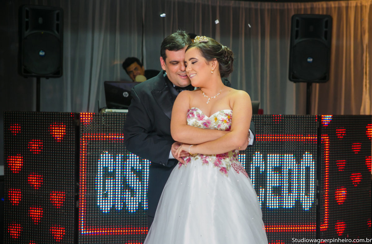 fotografia dançando a valsa com o pai 15 anos