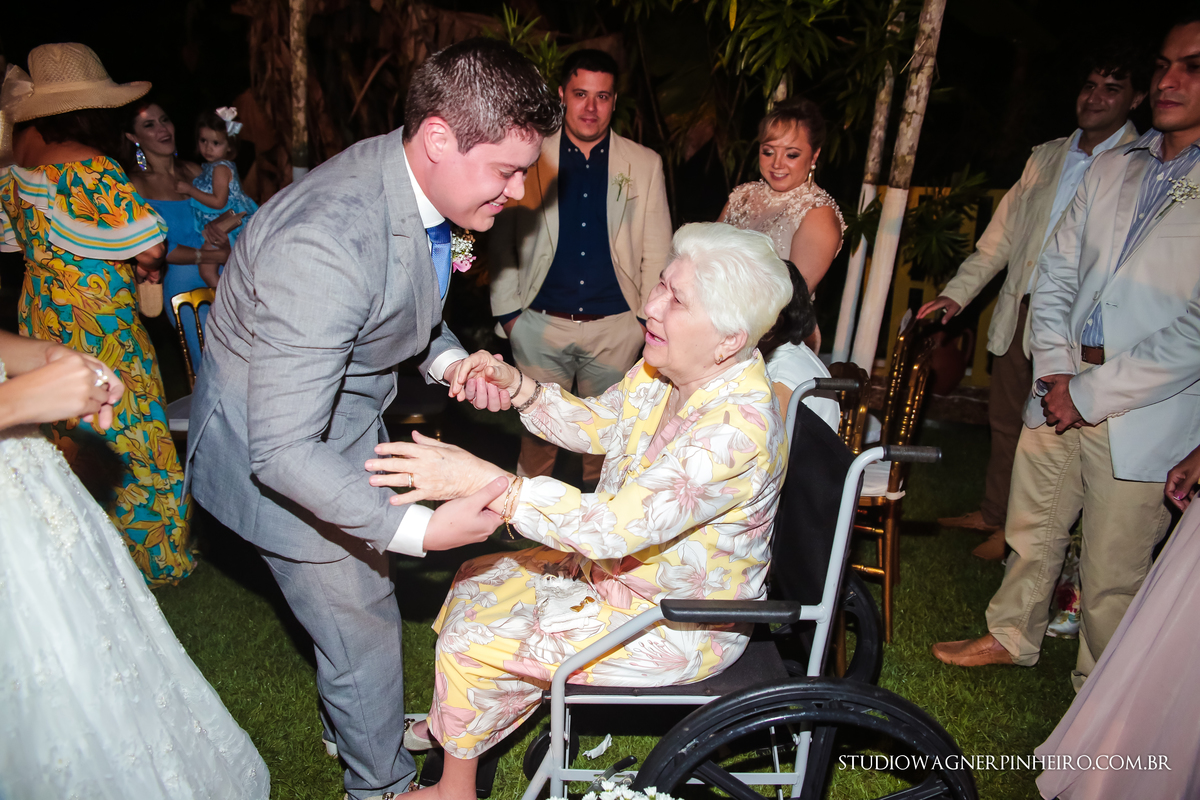 noivo sorrindo casamento no sitio caminho real