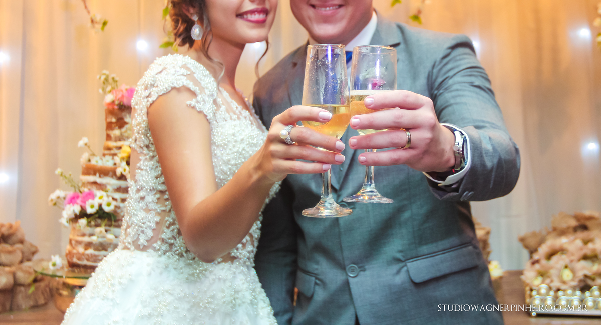 brinde do casamento com champanhe