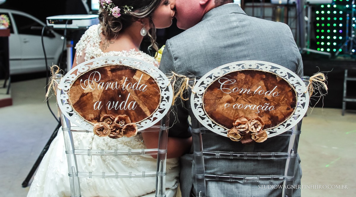 beijo dois noivos em casamento sitio caminho real casamento no sitio caminho real