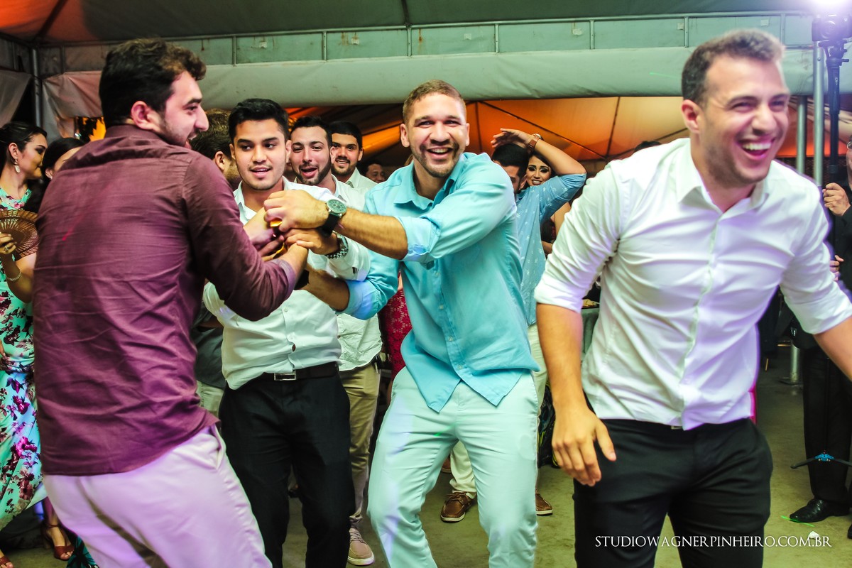 fotografia jogando o uísque