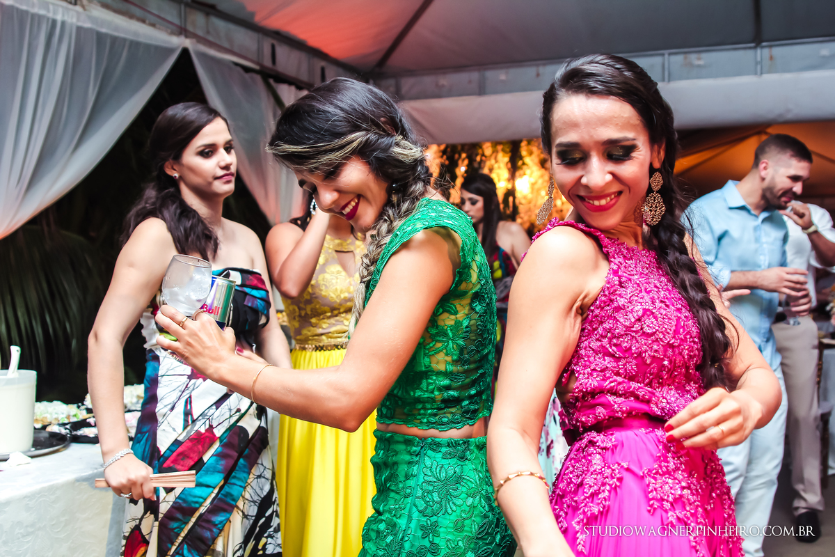 madrinhas de casamento dançando casamento no sitio caminho real
