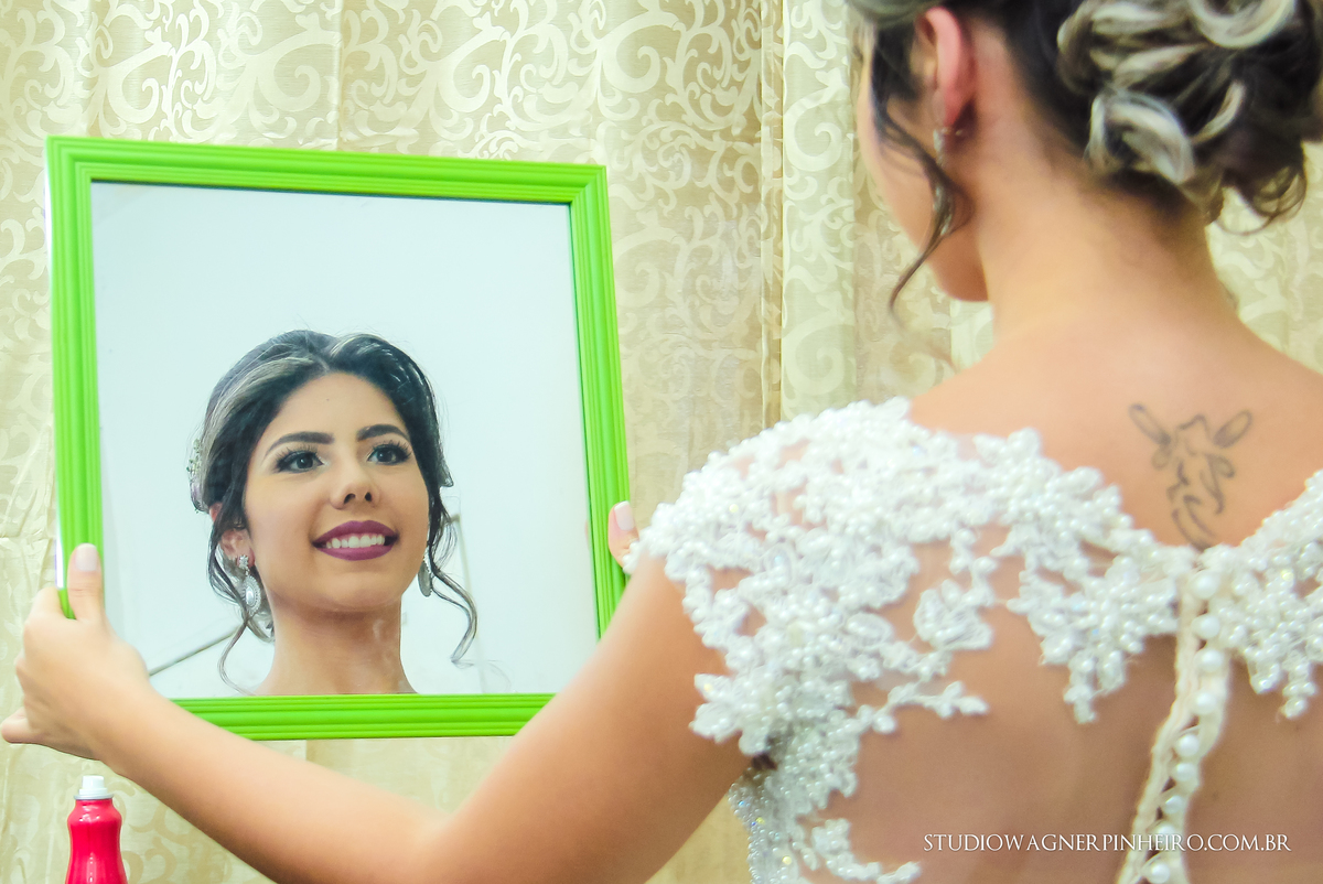 noiva no espelho preparação da noiva casamento no sitio caminho real