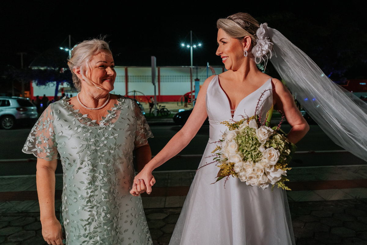 #casamento, #festa, #comemoracao, #igreja, #auraphotostudiobr, #amor, #wedding, #praca, #tijucas, #noiva