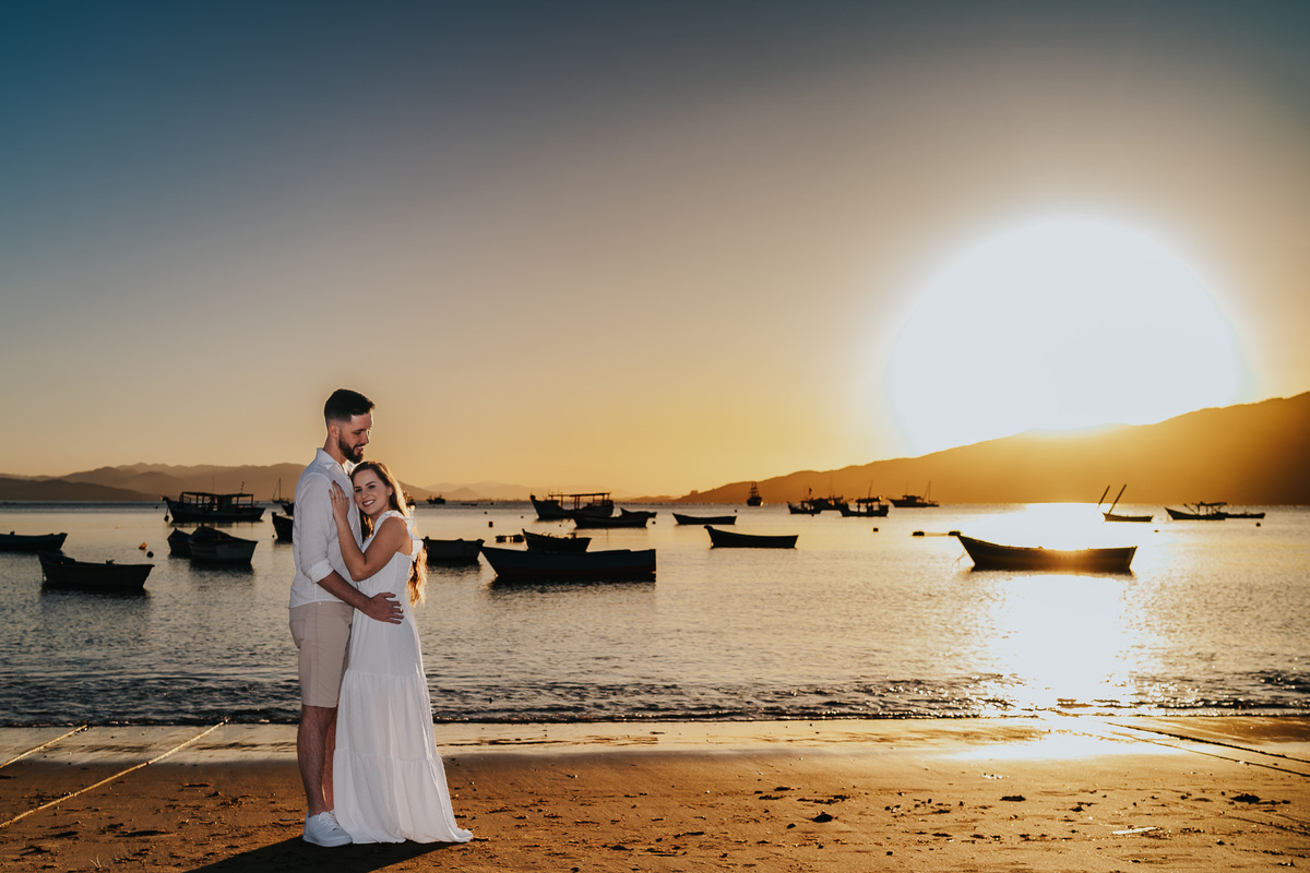 #prewedding #praia #cantogrande #diaespecial #noiva #noivas #noivas2022 #fotonapraia #pordosol #ensaiodecasal #auraphotostudio #bombinhas #bombas