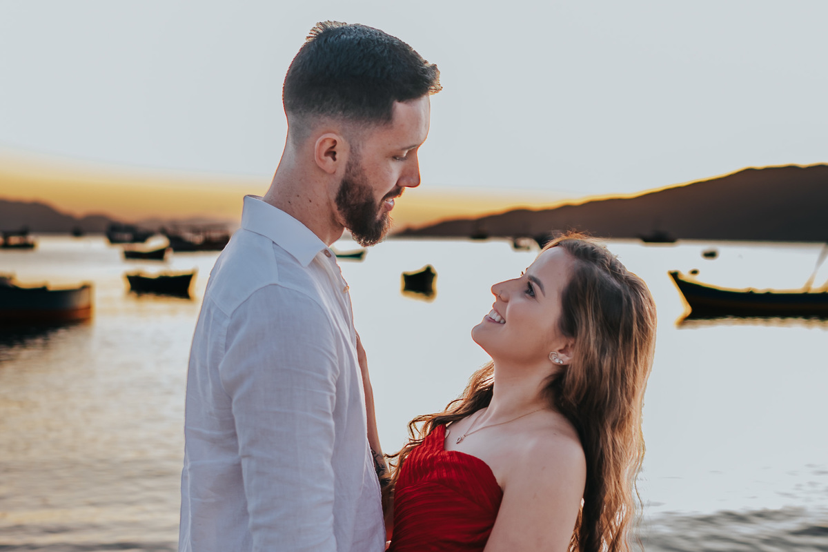 #prewedding #praia #cantogrande #diaespecial #noiva #noivas #noivas2022 #fotonapraia #pordosol #ensaiodecasal #auraphotostudio #bombinhas #bombas