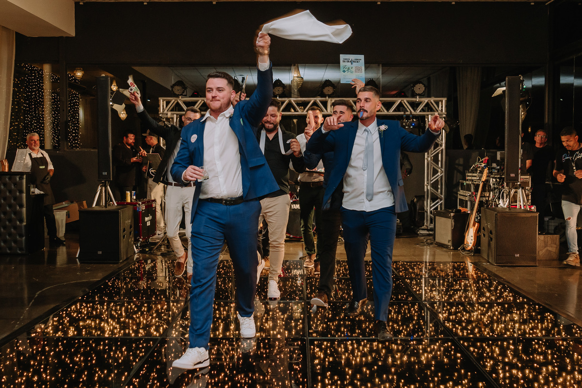 #wedding #weddingday #weddingdress #weddingphotography #casamento #casamentodoano #noiva #noivas #madrinhasdecasamento #madrinhas #noivo #noivodoano #noiva2023 #auraphoto #makingoff