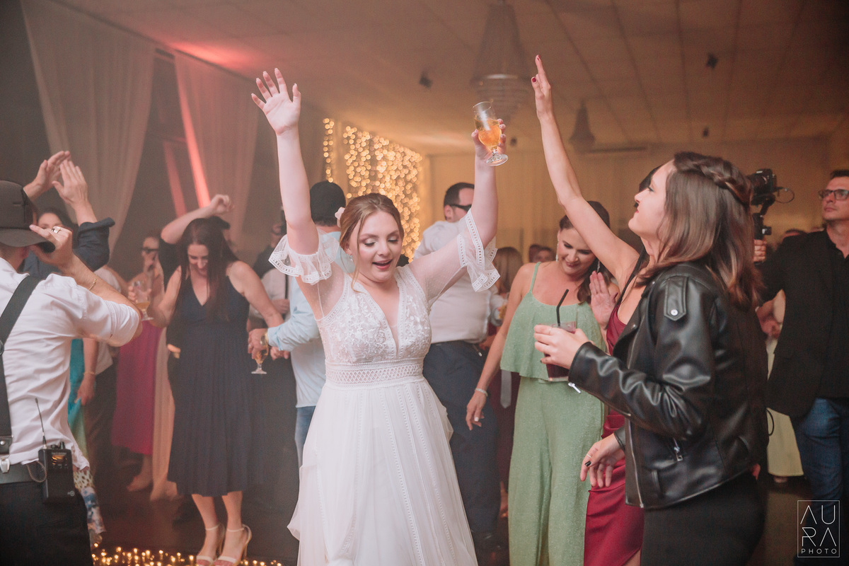 #wedding #weddingday #weddingdress #weddingphotography #casamento #casamentodoano #noiva #noivas #madrinhasdecasamento #madrinhas #noivo #noivodoano #noiva2023 #auraphoto #makingoff