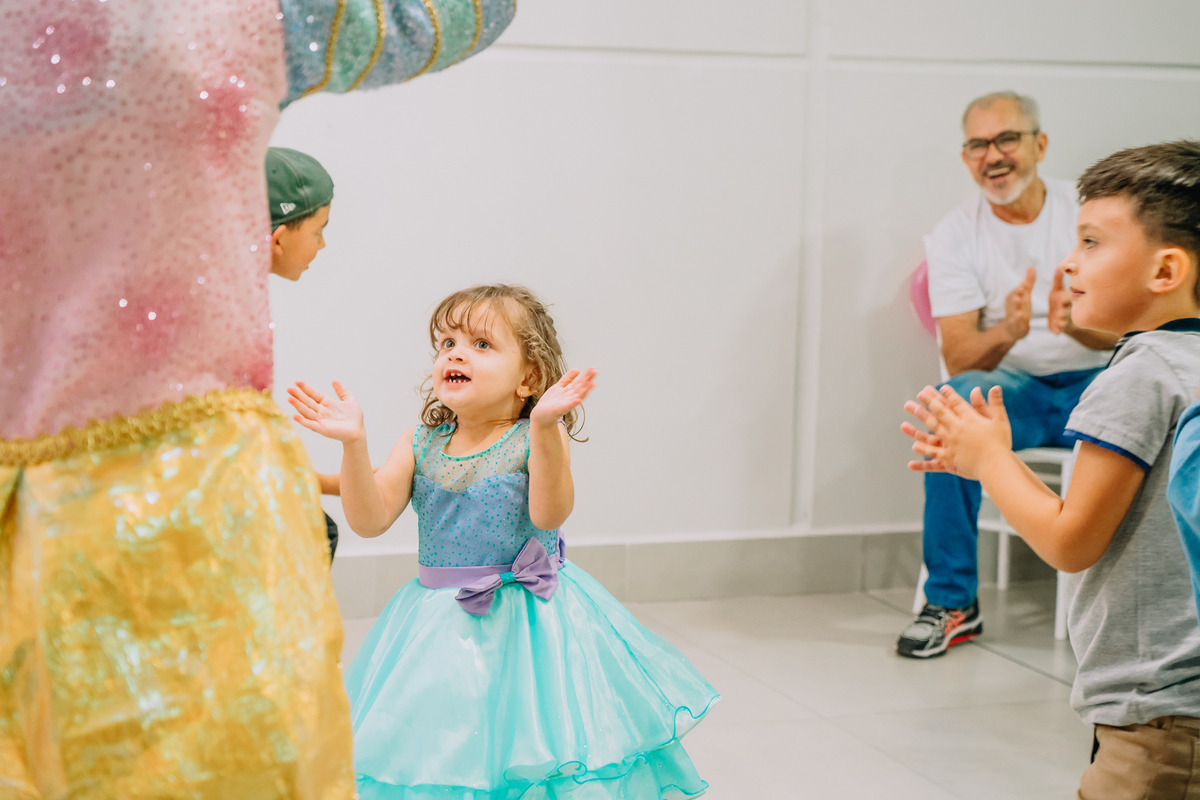 festa infantil, decoração pequena sereia, fotografia de aniversario, fotografos aura photo, aura photo, fotografia infantil em santa catarina.