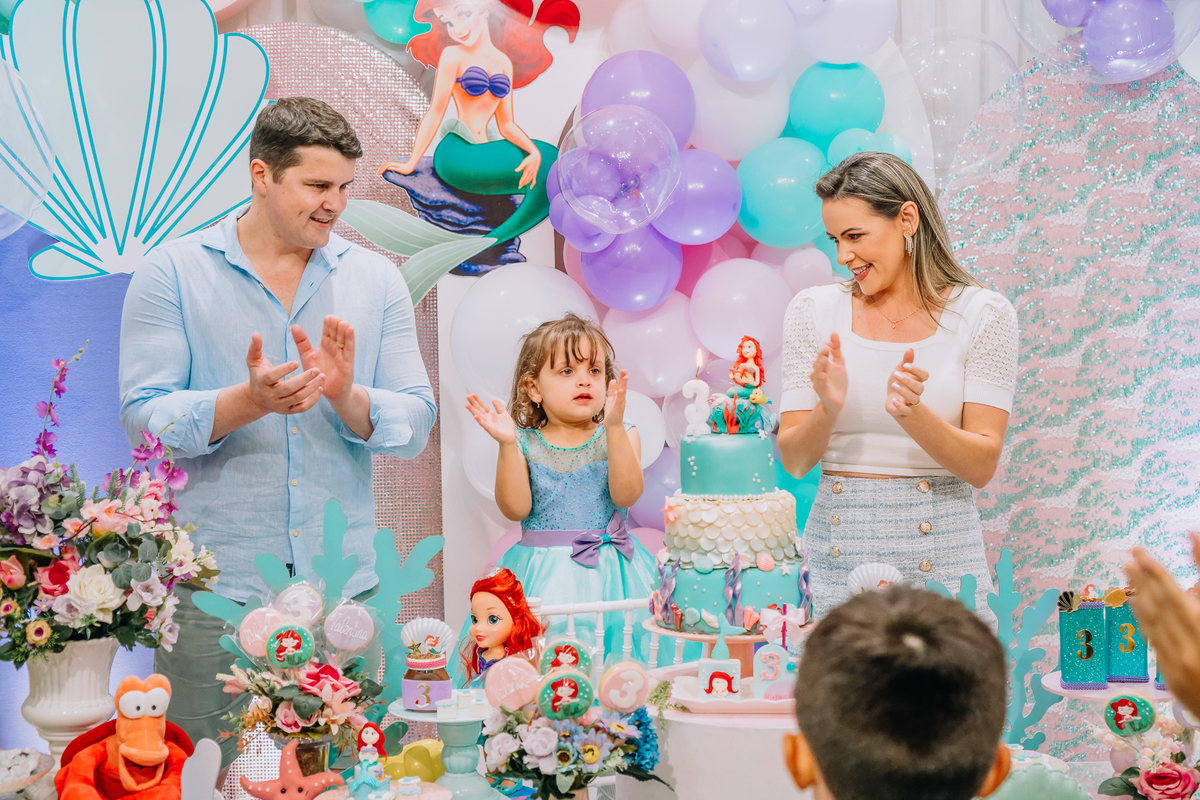 festa infantil, decoração pequena sereia, fotografia de aniversario, fotografos aura photo, aura photo, fotografia infantil em santa catarina.