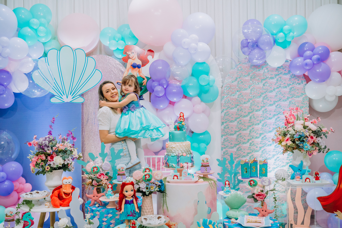 festa infantil, decoração pequena sereia, fotografia de aniversario, fotografos aura photo, aura photo, fotografia infantil em santa catarina.