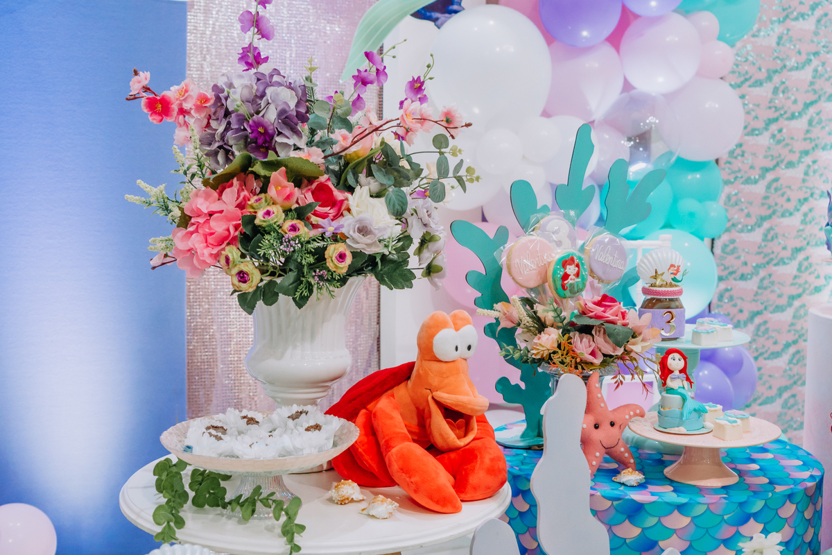 festa infantil, decoração pequena sereia, fotografia de aniversario, fotografos aura photo, aura photo, fotografia infantil em santa catarina.