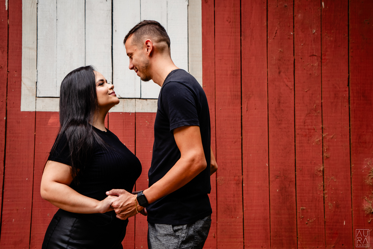 #PréWedding, #AmorNaEstrada, #ConexãoGenuína, #NaturezaEAmor, #auraphoto, #auraphotobr