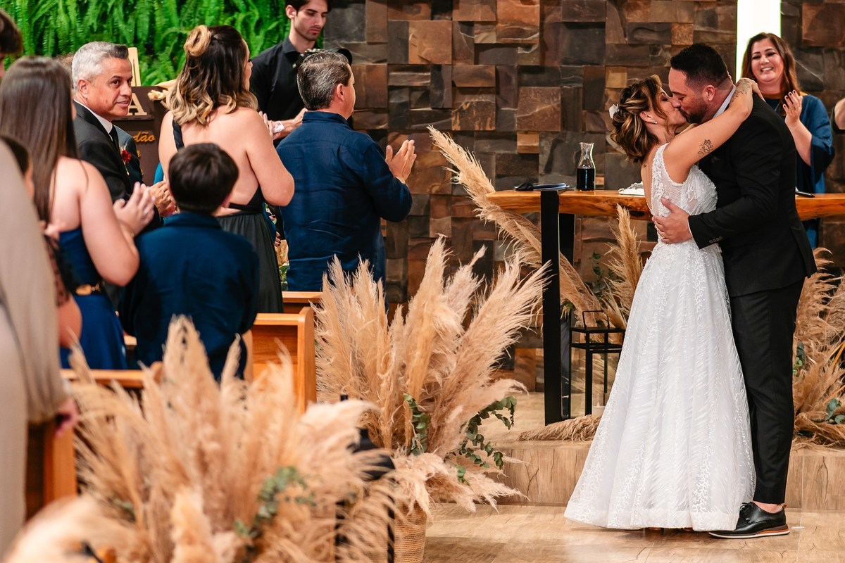 #auraphoto #auraphotobr #fotografodecasamento #wedding #casamentoAraquari #Araquari #noivas #casalAura #weddingphotographer #casamentoSC #noivasAraquari #amor #fotografia #casamento2025
