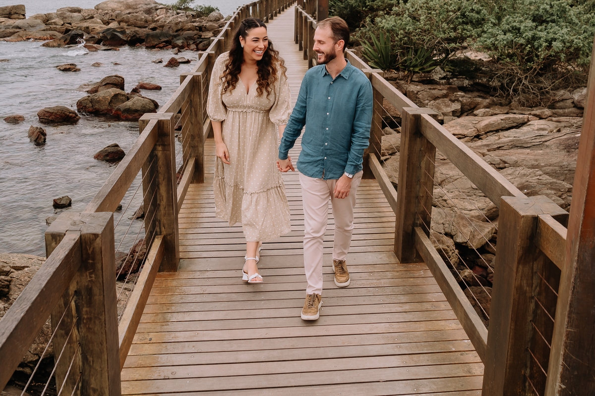 auraphotobr, fotógrafo de casamento, pré wedding em Bombinhas, fotógrafo em Santa Catarina, casamento na praia, fotografia documental e editorial, fotógrafo profissional SC, Aura Photo, ensaio de casal, fotos de casamento naturais, histórias de amor