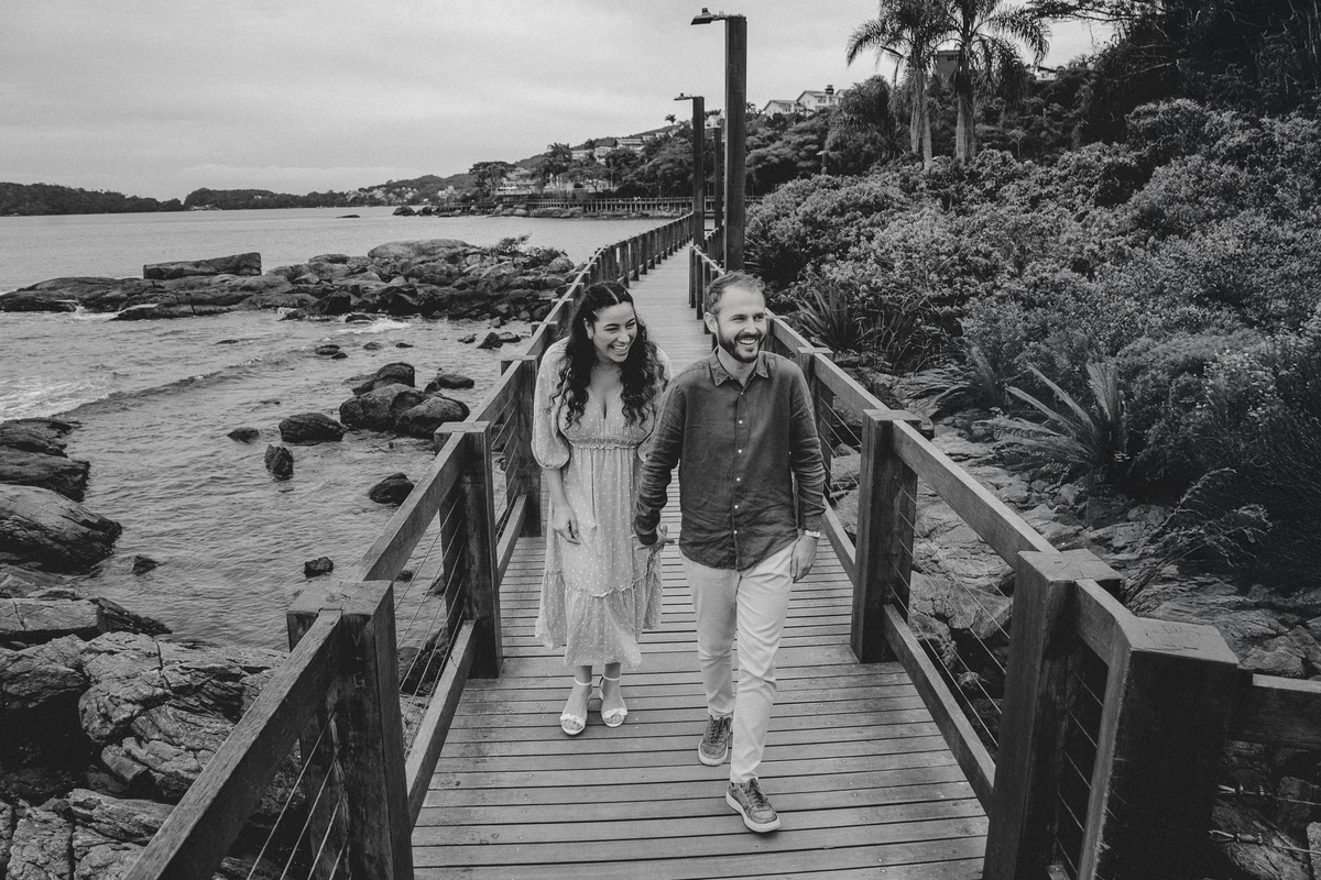 auraphotobr, fotógrafo de casamento, pré wedding em Bombinhas, fotógrafo em Santa Catarina, casamento na praia, fotografia documental e editorial, fotógrafo profissional SC, Aura Photo, ensaio de casal, fotos de casamento naturais, histórias de amor