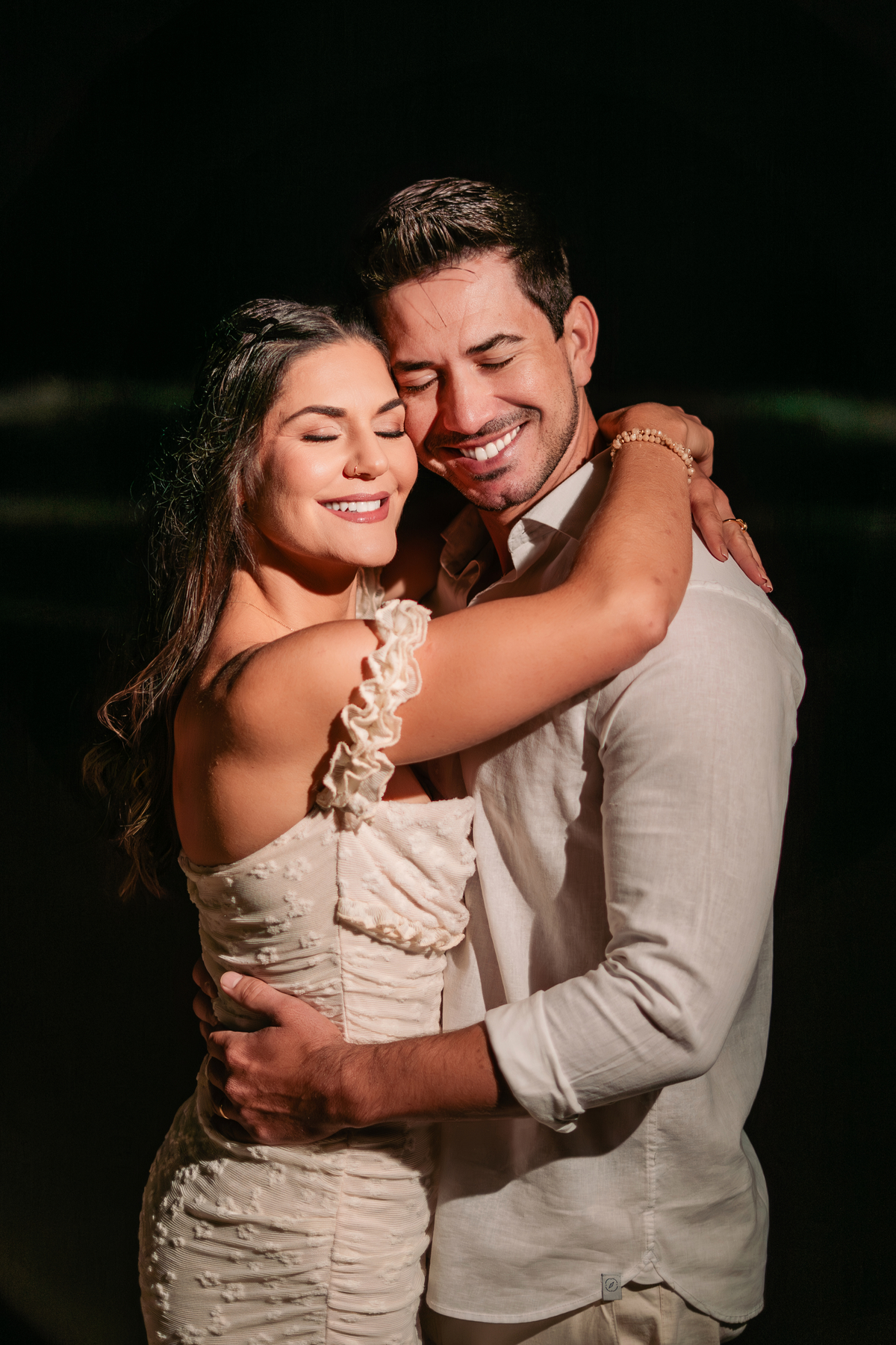 Ensaio pré wedding na praia ao nascer do sol em Santa Catarina
