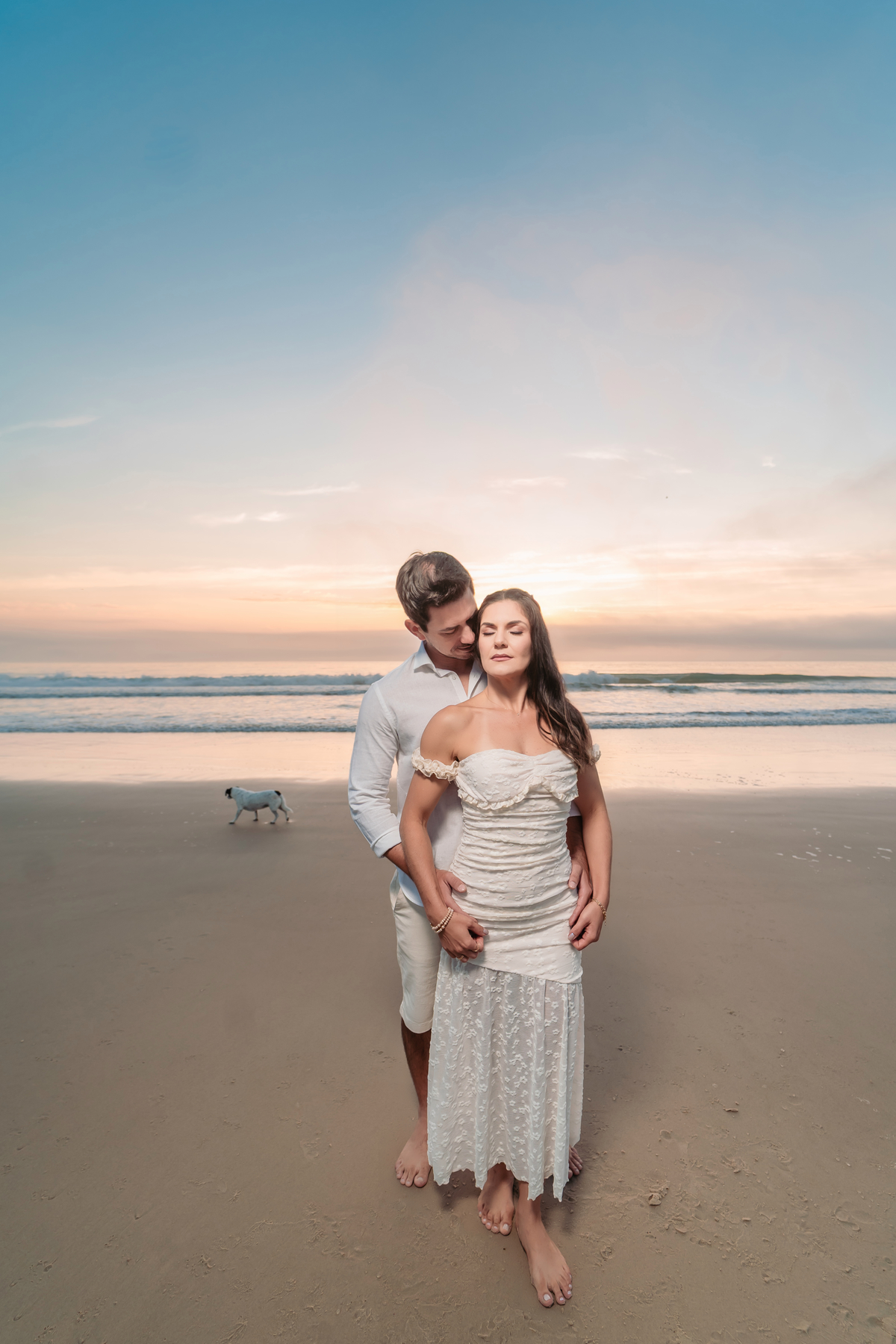 Ensaio pré wedding na praia ao nascer do sol em Santa Catarina