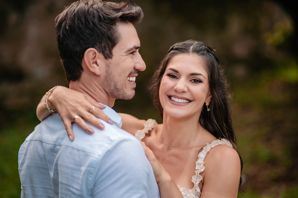 Ensaio pré wedding na praia ao nascer do sol em Santa Catarina