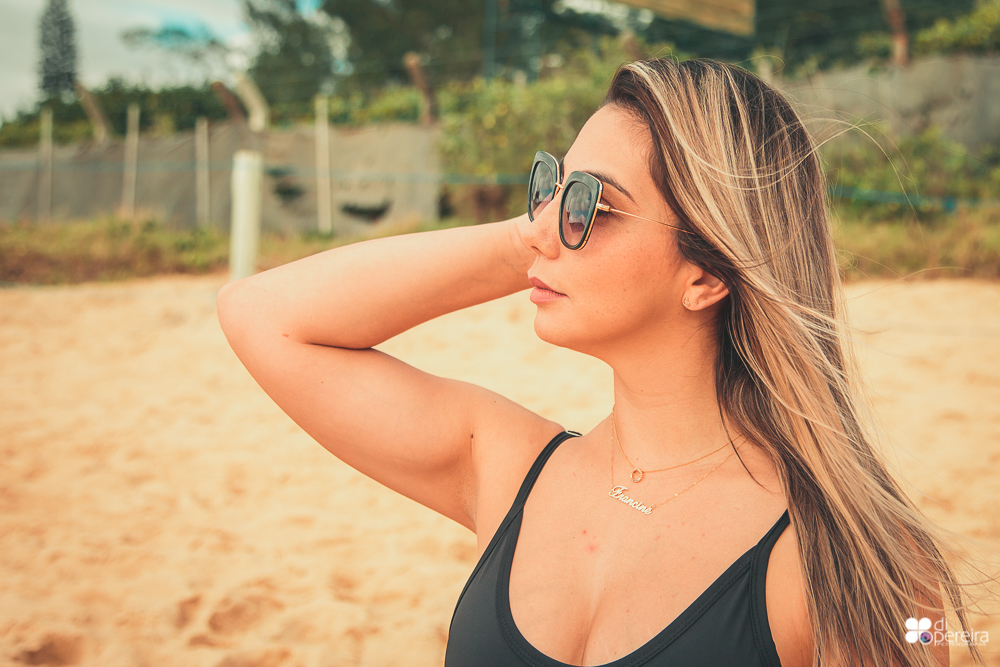 ensaio feminino na praia de Itapema, ensaio do dia internacional da mulher.