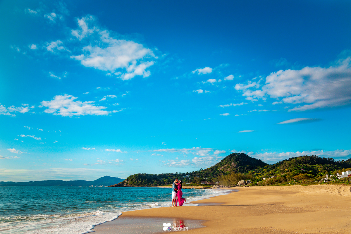 #ensaiodecasal #noivos #ensaionapraia #praiadoestaleiro #balneáriocamboriú #noivos2020 #pedidodenoivado #natureza #préwedding #wedding #viajar #dipereirafotografia #dipereira