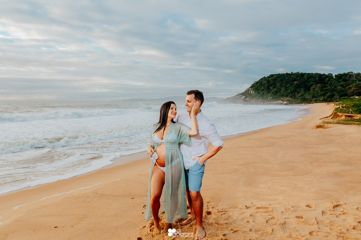 ensaio de gestante na praia do estaleiro, ensaio de gestante na praia, fotografia de gestante na praia de BC, ensaio de gestante em BC, aura photo