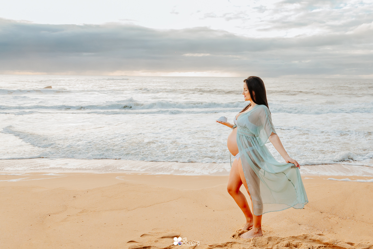 ensaio de gestante na praia do estaleiro, ensaio de gestante na praia, fotografia de gestante na praia de BC, ensaio de gestante em BC, aura photo