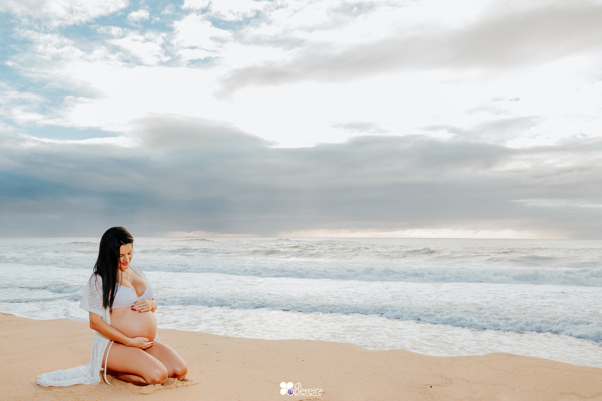 ensaio de gestante na praia do estaleiro, ensaio de gestante na praia, fotografia de gestante na praia de BC, ensaio de gestante em BC, aura photo