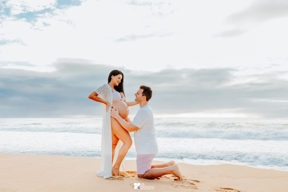 ensaio de gestante na praia do estaleiro, ensaio de gestante na praia, fotografia de gestante na praia de BC, ensaio de gestante em BC, aura photo