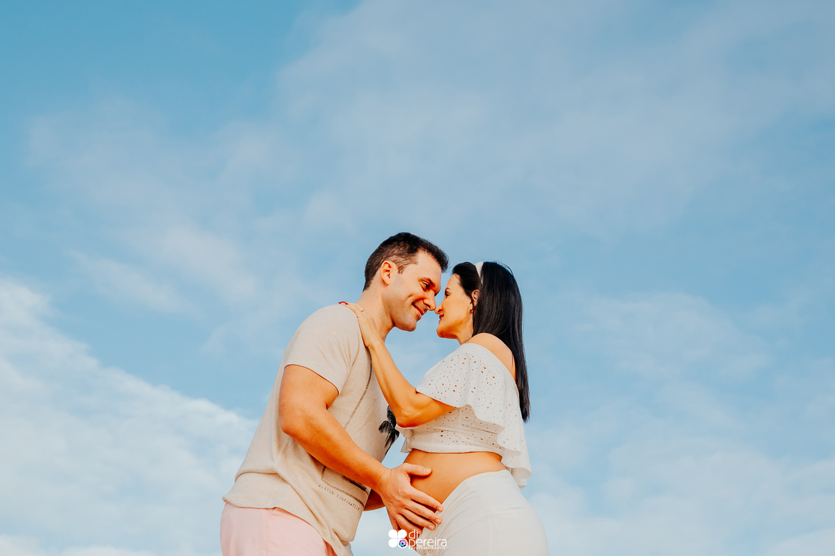 ensaio de gestante na praia do estaleiro, ensaio de gestante na praia, fotografia de gestante na praia de BC, ensaio de gestante em BC, aura photo