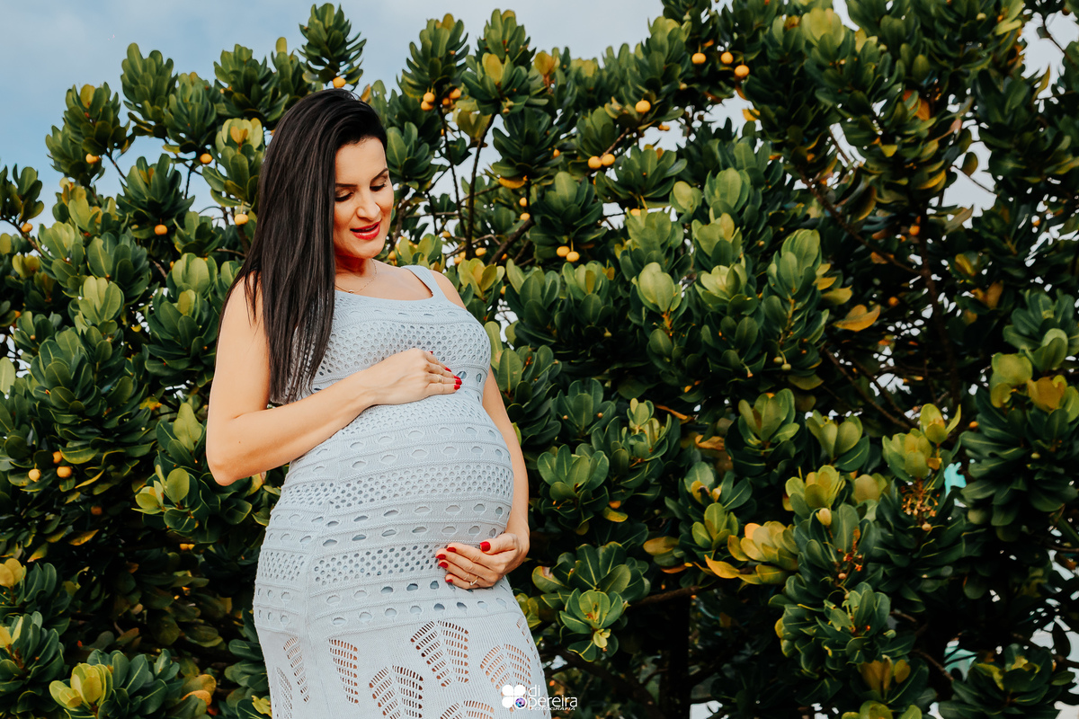 ensaio de gestante na praia do estaleiro, ensaio de gestante na praia, fotografia de gestante na praia de BC, ensaio de gestante em BC, aura photo