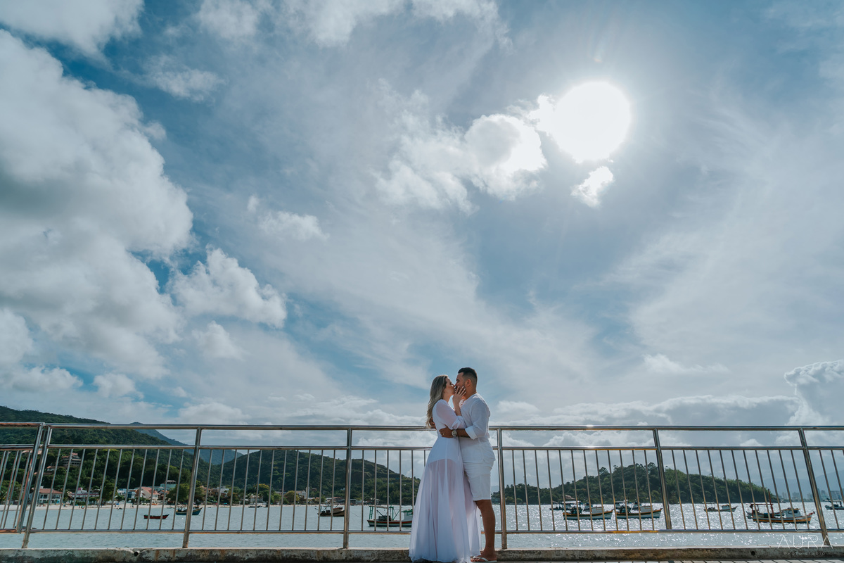 Aura Photo, ensaio de casal na praia de Porto Belo, pre weeding na praia de Porto Belo, fotografia de casal em Porto Belo.