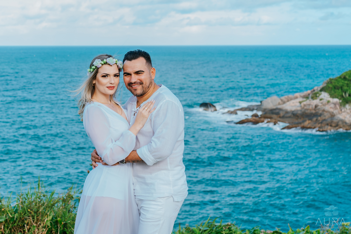 Aura Photo, ensaio de casal na praia de Porto Belo, pre weeding na praia de Porto Belo, fotografia de casal em Porto Belo.