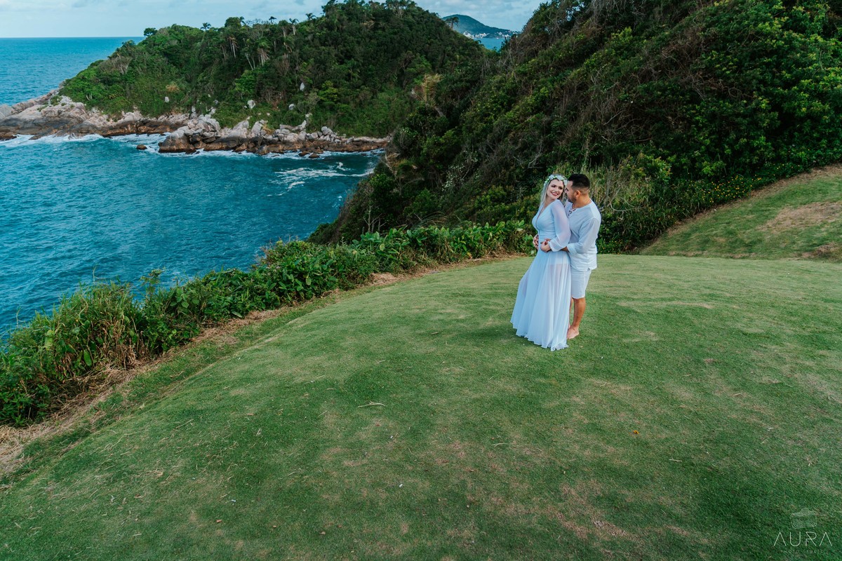 Aura Photo, ensaio de casal na praia de Porto Belo, pre weeding na praia de Porto Belo, fotografia de casal em Porto Belo.