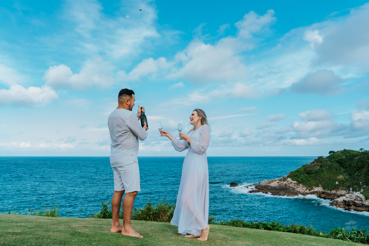Aura Photo, ensaio de casal na praia de Porto Belo, pre weeding na praia de Porto Belo, fotografia de casal em Porto Belo.