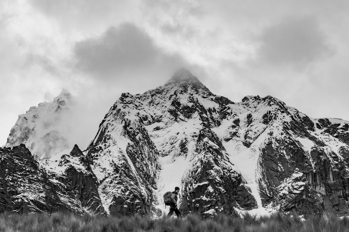 Caminho após a travessia do Punta Union (4.750m), em direção ao acampamento Cachinapampa (3.710m)