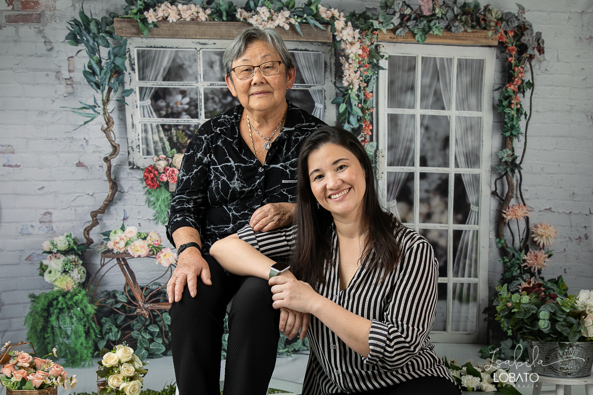 amor-de-mae-dia-das-maes-ensaio-fotografico-dia-das-maes-mamae-amor-mais-sublime-fotografia-de-mae-fundo-fotografico-dia-das-maes-ensaio-das-maes-dia-das-maes-2022-estudio-fotografico-em-barbacena-melhor-fotografa-de-barbacena-iluminacao-de-estudio-ilca