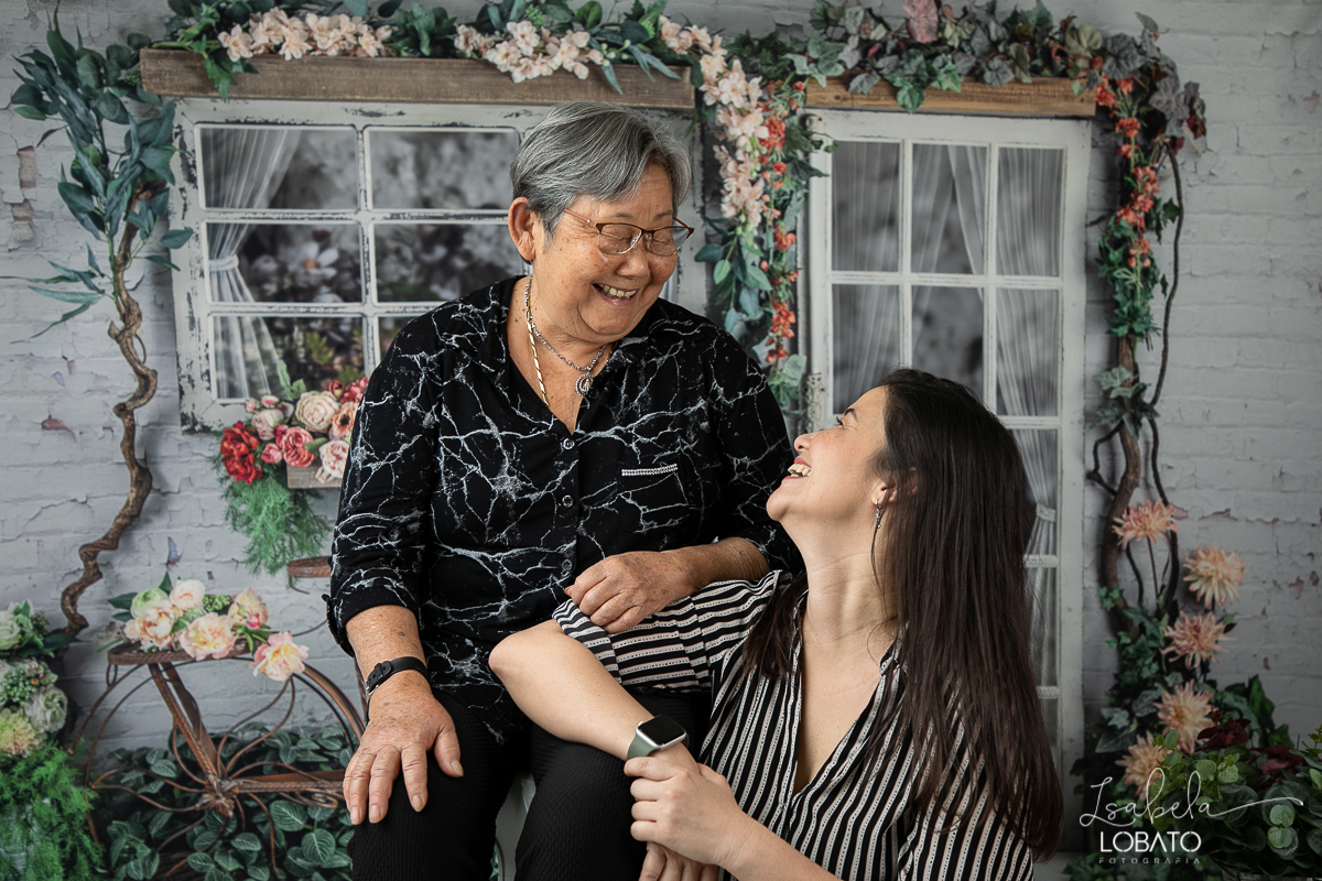 amor-de-mae-dia-das-maes-ensaio-fotografico-dia-das-maes-mamae-amor-mais-sublime-fotografia-de-mae-fundo-fotografico-dia-das-maes-ensaio-das-maes-dia-das-maes-2022-estudio-fotografico-em-barbacena-melhor-fotografa-de-barbacena-iluminacao-de-estudio-ilca