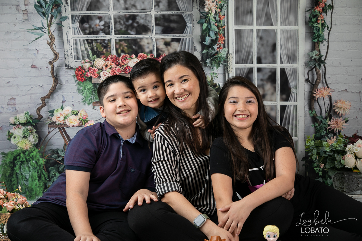 amor-de-mae-dia-das-maes-ensaio-fotografico-dia-das-maes-mamae-amor-mais-sublime-fotografia-de-mae-fundo-fotografico-dia-das-maes-ensaio-das-maes-dia-das-maes-2022-estudio-fotografico-em-barbacena-melhor-fotografa-de-barbacena-iluminacao-de-estudio-ilca