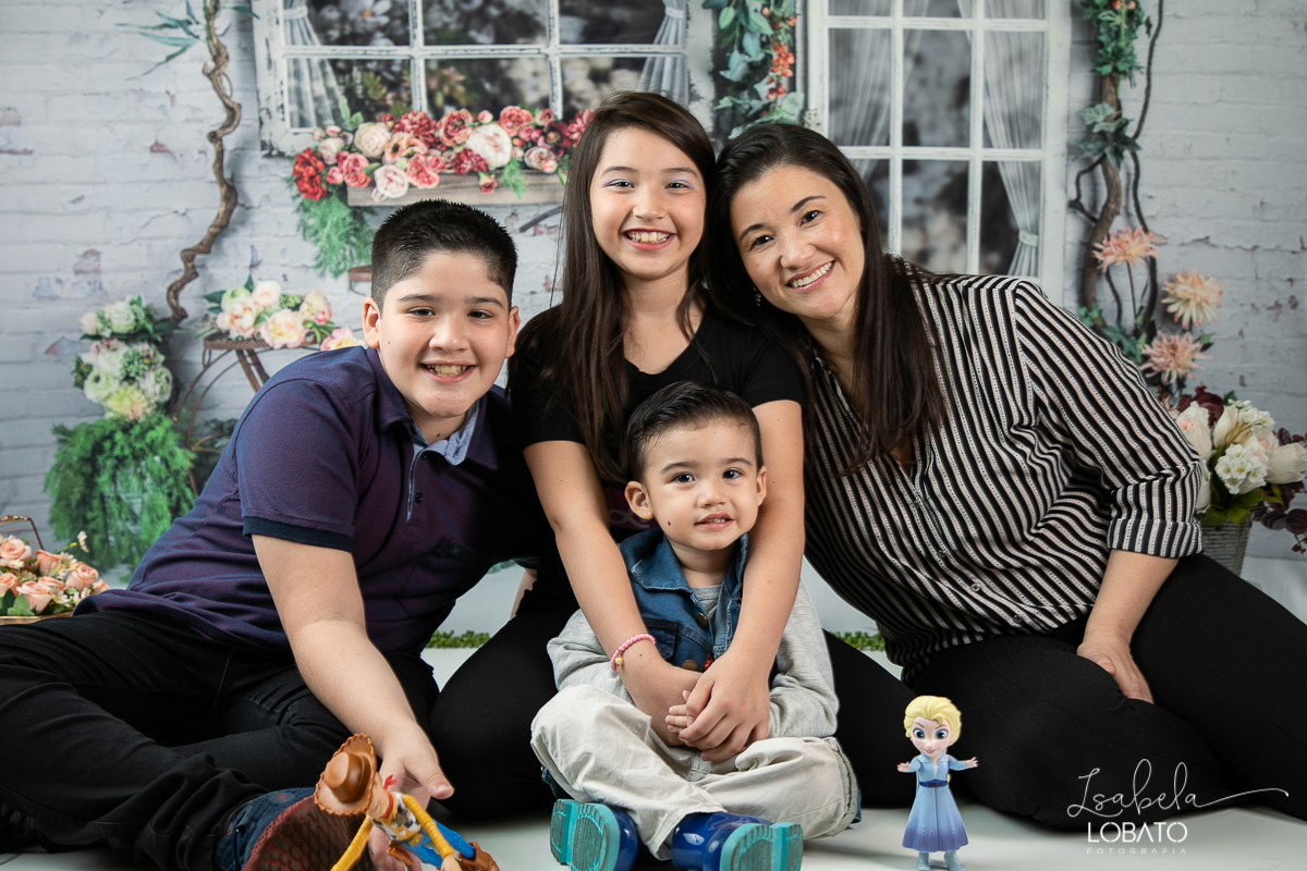 amor-de-mae-dia-das-maes-ensaio-fotografico-dia-das-maes-mamae-amor-mais-sublime-fotografia-de-mae-fundo-fotografico-dia-das-maes-ensaio-das-maes-dia-das-maes-2022-estudio-fotografico-em-barbacena-melhor-fotografa-de-barbacena-iluminacao-de-estudio-ilca