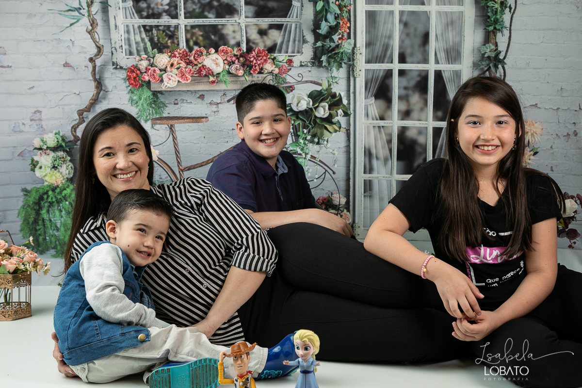 amor-de-mae-dia-das-maes-ensaio-fotografico-dia-das-maes-mamae-amor-mais-sublime-fotografia-de-mae-fundo-fotografico-dia-das-maes-ensaio-das-maes-dia-das-maes-2022-estudio-fotografico-em-barbacena-melhor-fotografa-de-barbacena-iluminacao-de-estudio-ilca