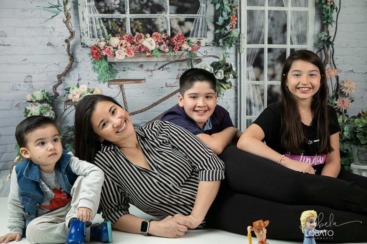 amor-de-mae-dia-das-maes-ensaio-fotografico-dia-das-maes-mamae-amor-mais-sublime-fotografia-de-mae-fundo-fotografico-dia-das-maes-ensaio-das-maes-dia-das-maes-2022-estudio-fotografico-em-barbacena-melhor-fotografa-de-barbacena-iluminacao-de-estudio-ilca