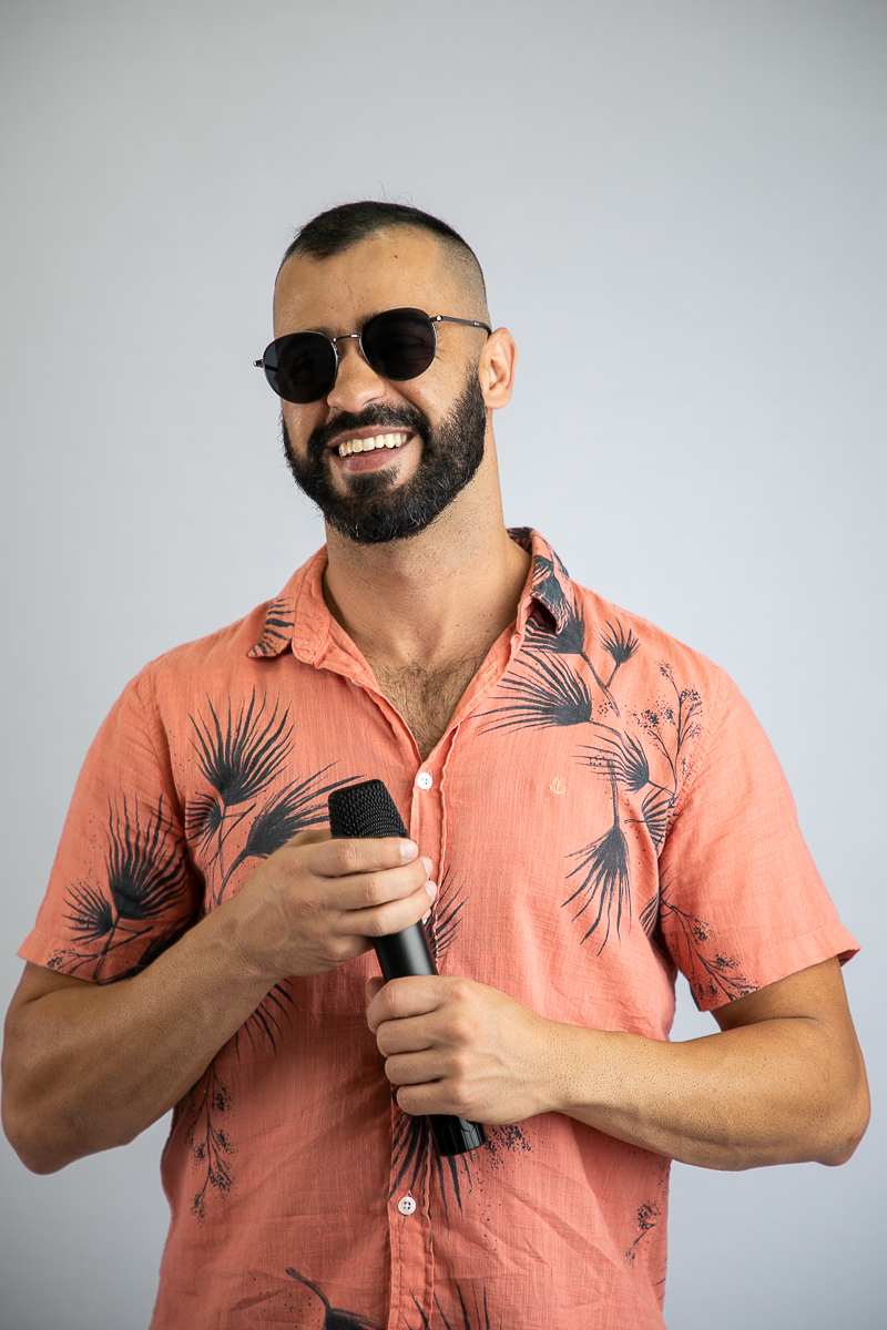 cantor-mineiro-cantor-sertanejo-em-barbacena-piseiro-moda-de-viola-boa-cantor-de-barzinho-barbacena-rafael-rivelli-show-de-piseiro-fotografia-profissional-de-cantor-musico-marketing-digital-de-cantor-fotografia-publicitaria-isabela-lobato-fotograria-mg