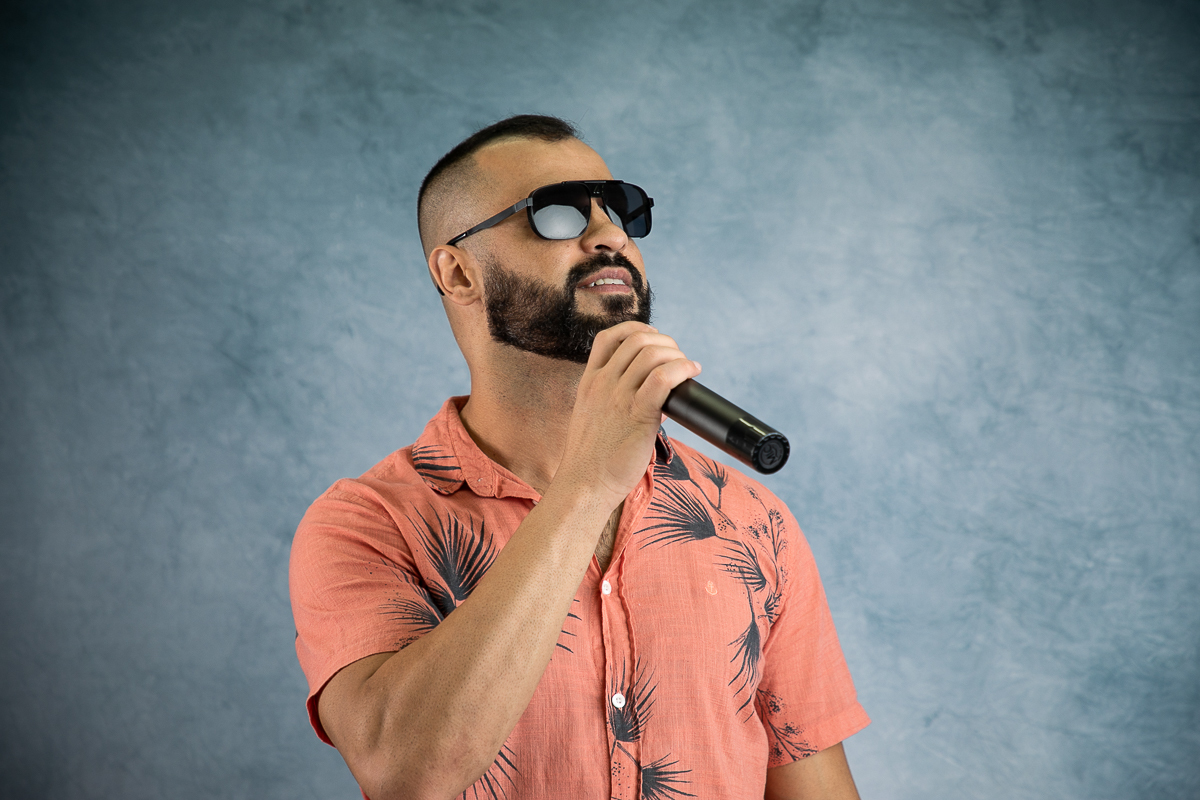 cantor-mineiro-cantor-sertanejo-em-barbacena-piseiro-moda-de-viola-boa-cantor-de-barzinho-barbacena-rafael-rivelli-show-de-piseiro-fotografia-profissional-de-cantor-musico-marketing-digital-de-cantor-fotografia-publicitaria-isabela-lobato-fotograria-mg