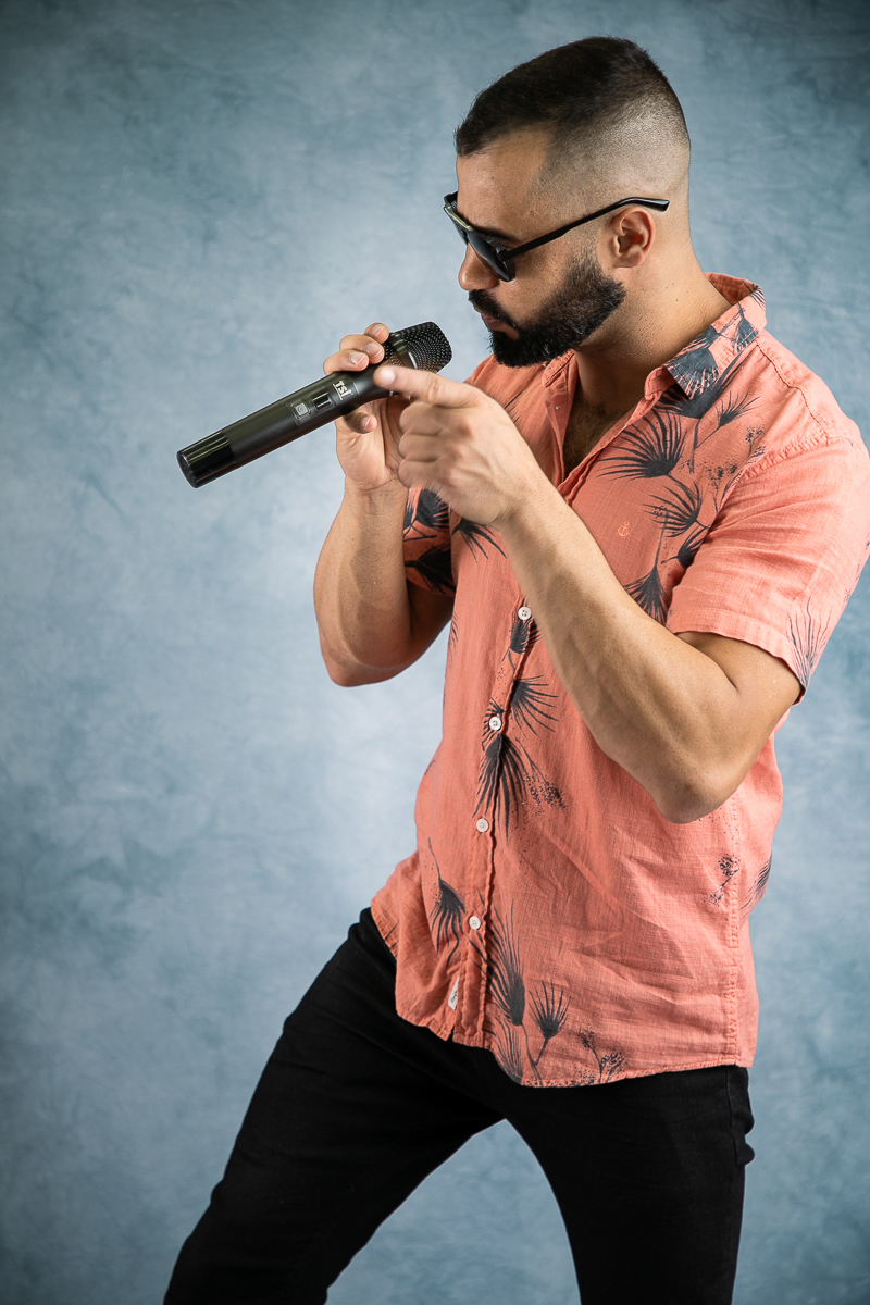 cantor-mineiro-cantor-sertanejo-em-barbacena-piseiro-moda-de-viola-boa-cantor-de-barzinho-barbacena-rafael-rivelli-show-de-piseiro-fotografia-profissional-de-cantor-musico-marketing-digital-de-cantor-fotografia-publicitaria-isabela-lobato-fotograria-mg