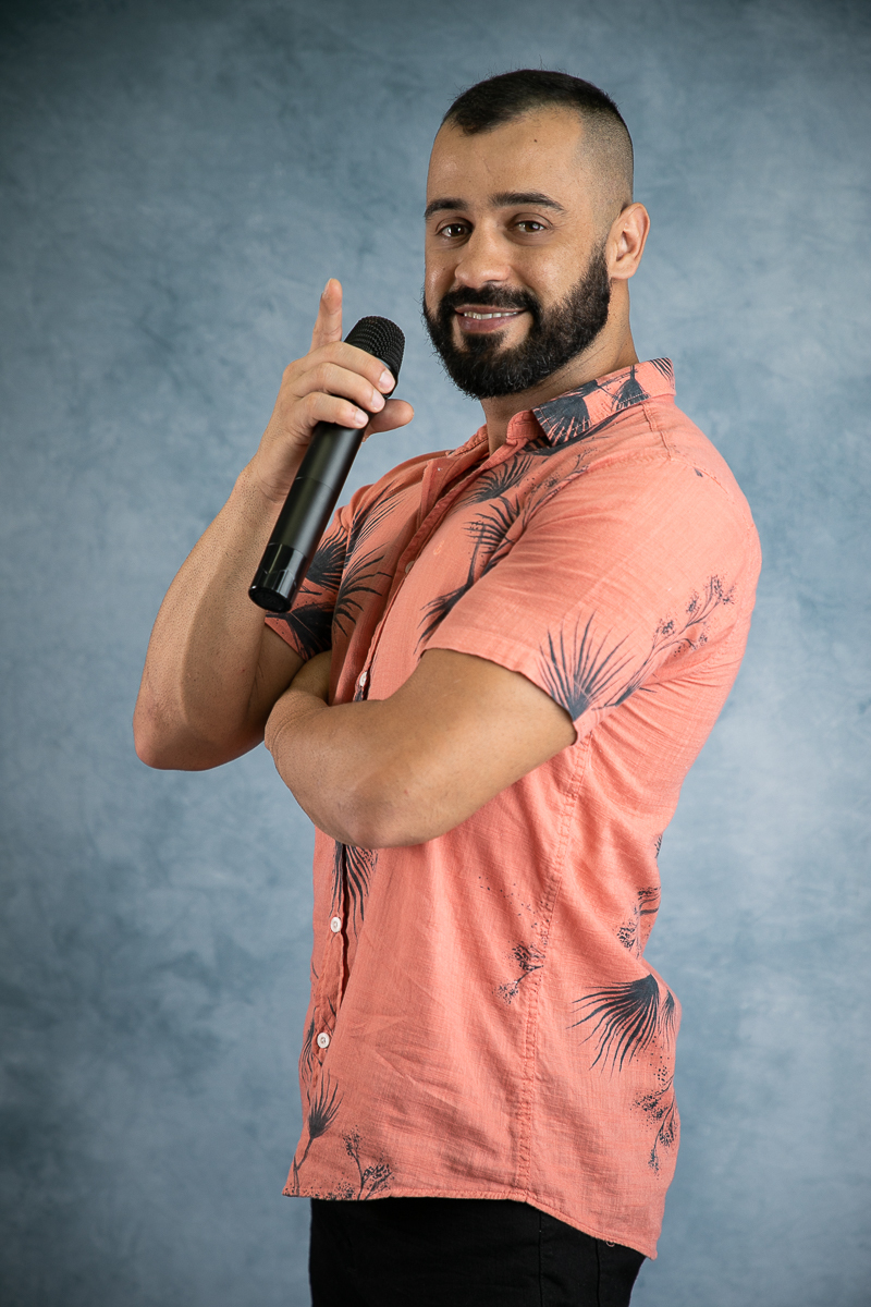 cantor-mineiro-cantor-sertanejo-em-barbacena-piseiro-moda-de-viola-boa-cantor-de-barzinho-barbacena-rafael-rivelli-show-de-piseiro-fotografia-profissional-de-cantor-musico-marketing-digital-de-cantor-fotografia-publicitaria-isabela-lobato-fotograria-mg