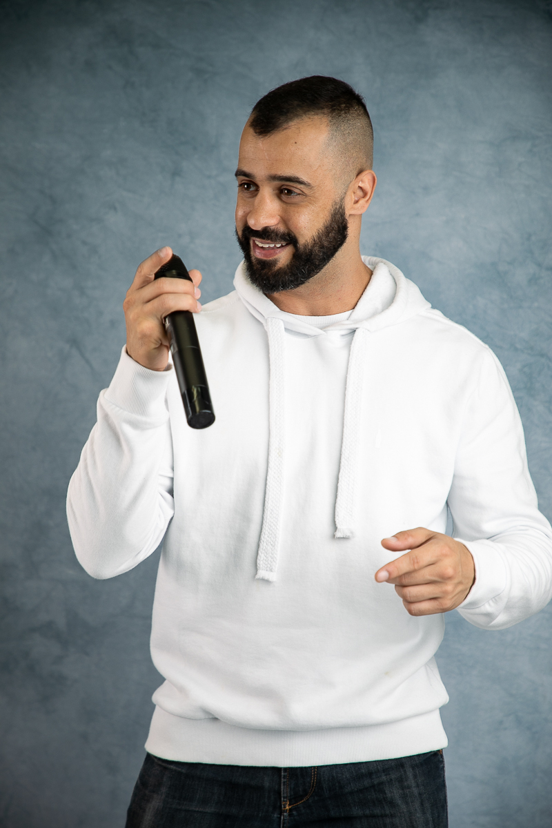 cantor-mineiro-cantor-sertanejo-em-barbacena-piseiro-moda-de-viola-boa-cantor-de-barzinho-barbacena-rafael-rivelli-show-de-piseiro-fotografia-profissional-de-cantor-musico-marketing-digital-de-cantor-fotografia-publicitaria-isabela-lobato-fotograria-mg